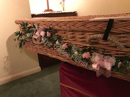 Spray Carnation Garland – Swagged With Bows - Image 3