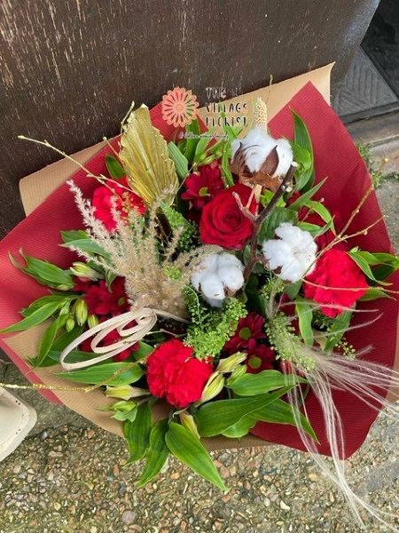 Berry Festive Handtied - Image 2